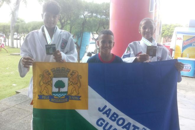 Leia mais sobre o artigo Alunos da rede municipal de ensino do Jaboatão vencem etapa regional de Judô na Paraíba