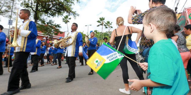 No momento, você está visualizando Multidão prestigia desfile cívico em Jaboatão Centro