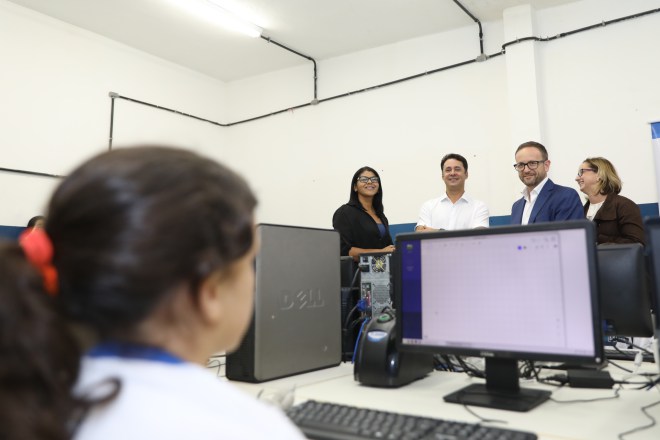 No momento, você está visualizando Escolas da rede municipal do Jaboatão ganham 78 novos computadores
