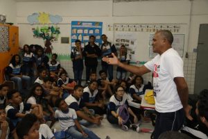 Leia mais sobre o artigo LUCIANO TODO DURO VISITA ESTUDANTES DA ESCOLA MUNICIPAL JOSÉ RODOVALHO