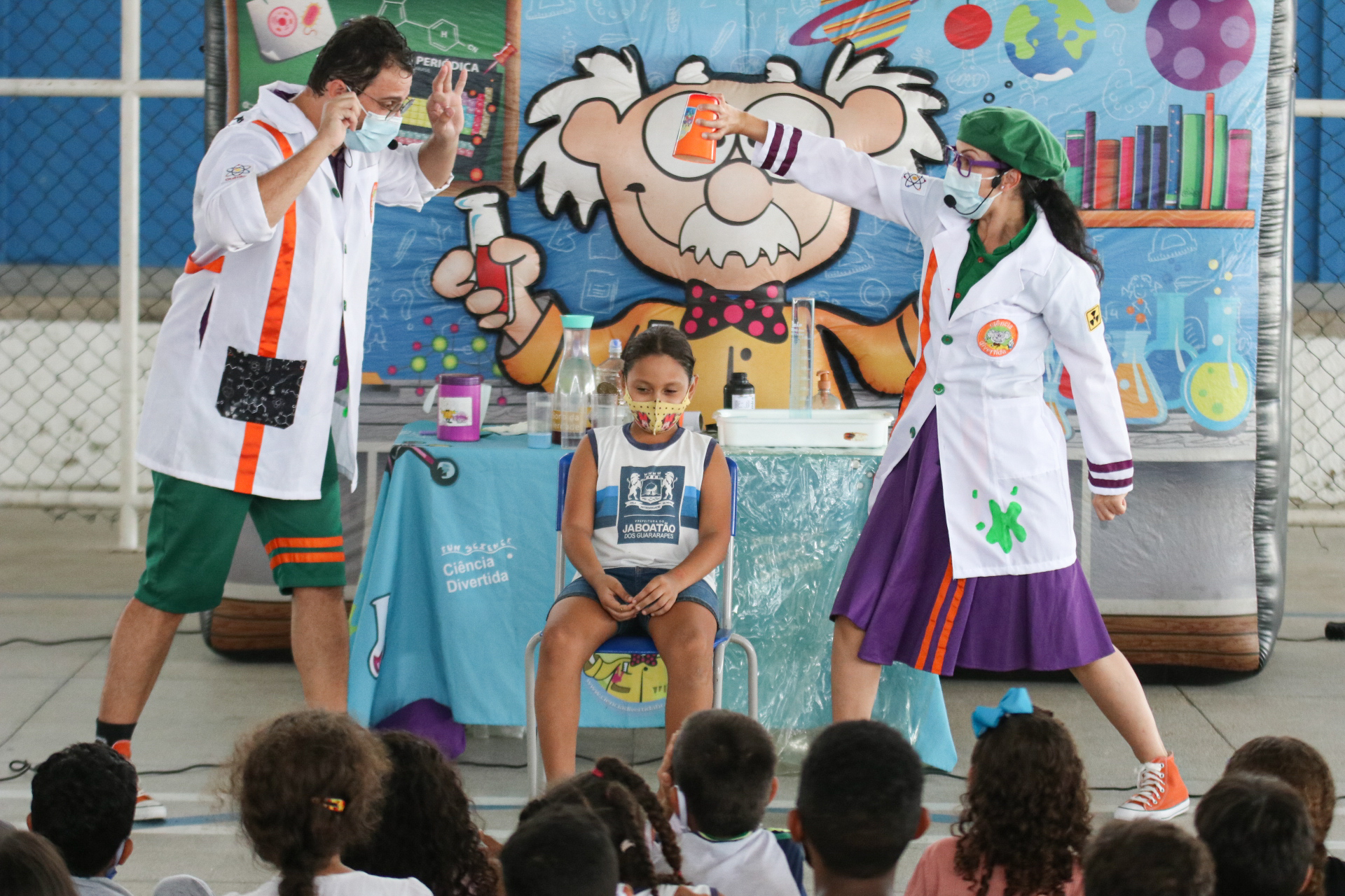 Leia mais sobre o artigo ESTUDANTES DO JABOATÃO RECEBEM APRESENTAÇÃO DO “SHOW DA QUÍMICA”