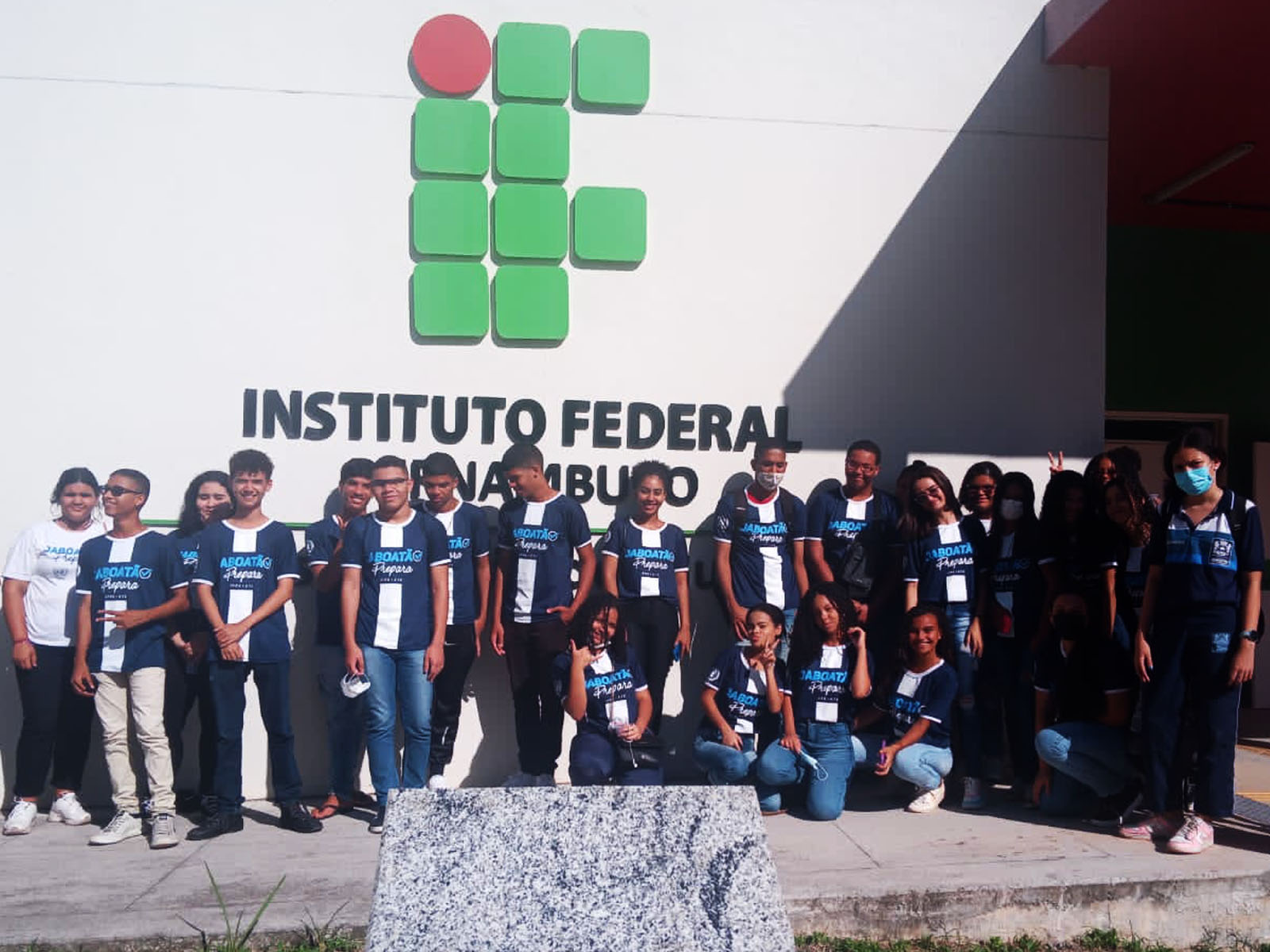 Leia mais sobre o artigo ESTUDANTES DO JABOATÃO PREPARA REALIZAM VISITA AO IFPE