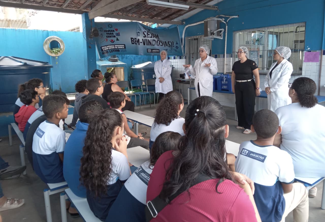 Leia mais sobre o artigo Escolas municipais do Jaboatão recebem palestras sobre alimentação saudável e segurança alimentar