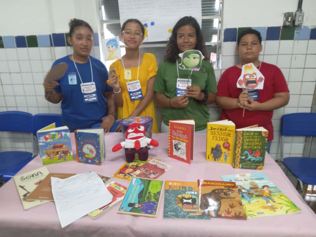 Leia mais sobre o artigo Emoções, inteligência emocional e bem-estar no ambiente escolar são temas de exposição realizada por estudantes do Jaboatão