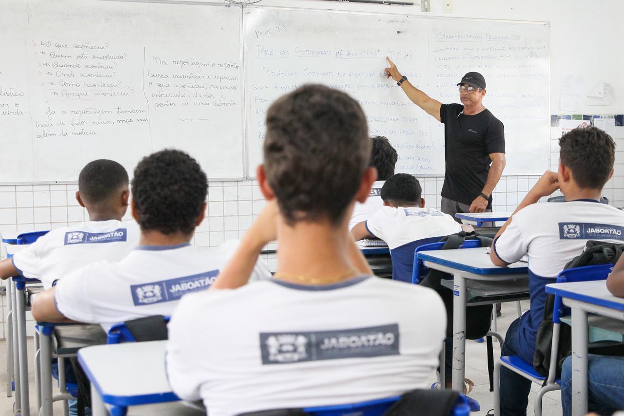 Leia mais sobre o artigo Provas do SAEB começam a ser aplicadas hoje nas escolas municipais do Jaboatão dos Guararapes